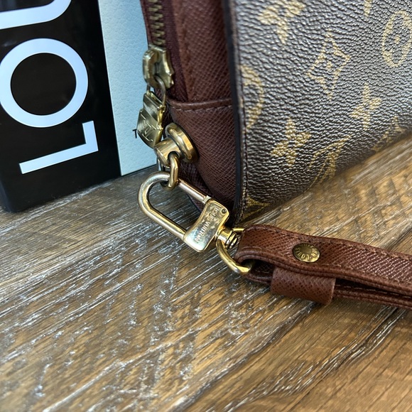 AUTHENTIC LOUIS VUITTON MONOGRAM CLUTCH WRISTLET - Picture 7 of 12